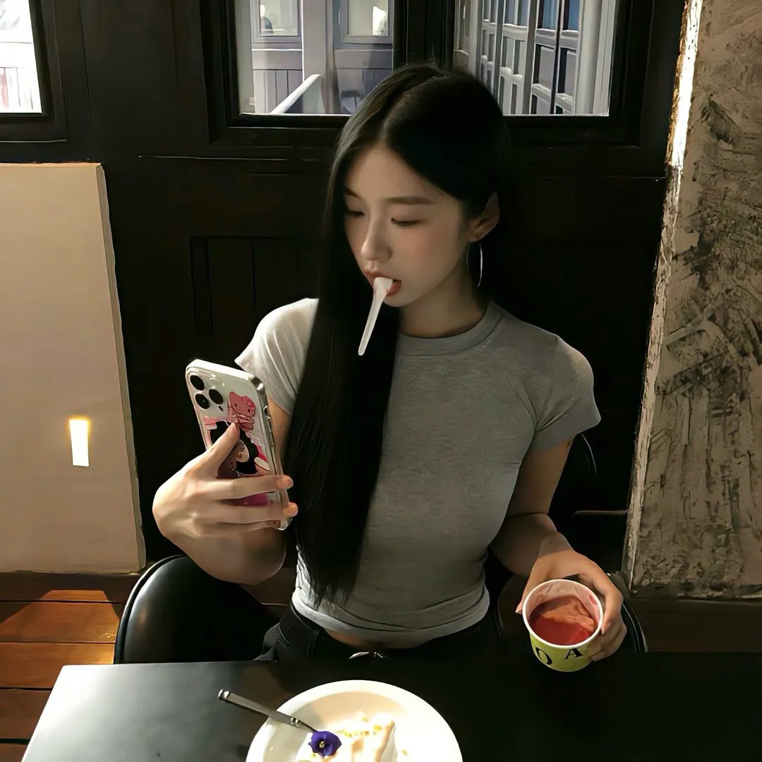 九顶假发的女孩